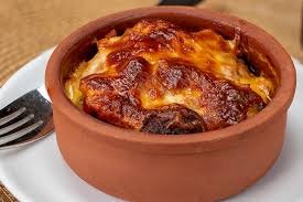 Güveçte Kaşarlı Köfte